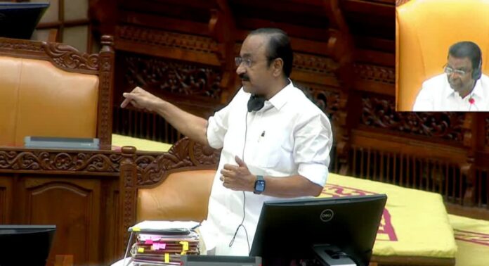 കള്ളാടി മണ്ണിടിച്ചിൽ ദുരന്തം : മരിച്ച മൂന്ന് പേരുടെ കുടുംബങ്ങൾക്ക് 5 ലക്ഷം വീതം ധനസഹായം നൽകുമെന്ന് മുഖ്യമന്ത്രി കള്ളാടി മണ്ണിടിച്ചിൽ ദുരന്തം : മരിച്ച മൂന്ന് പേരുടെ കുടുംബങ്ങൾക്ക് 5 ലക്ഷം വീതം ധനസഹായം നൽകുമെന്ന് മുഖ്യമന്ത്രി