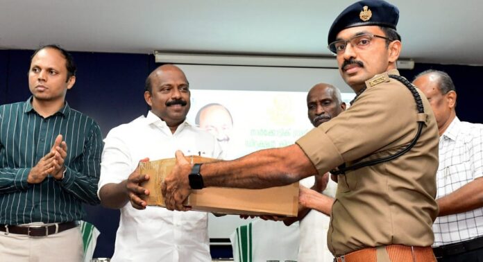 ഓണം സ്പെഷ്യൽ എൻഫോഴ്സ്മെന്റ് ശക്തമാക്കും ; മന്ത്രി എം ലിജു ഓണം സ്പെഷ്യൽ എൻഫോഴ്സ്മെന്റ് ശക്തമാക്കും ; മന്ത്രി എം ലിജു