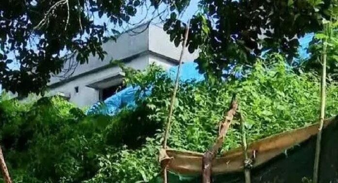 മുണ്ടക്കൈ ടൗണ്ഷിപ്പ് മേഖലയിലെ സുരക്ഷാഭിത്തി നിര്മ്മാണം പൂര്ത്തിയായില്ല , എട്ട് കുടുംബങ്ങള്ക്ക് മാറി താമസിക്കാന് സര്ക്കാര് നോട്ടീസ് മുണ്ടക്കൈ ടൗണ്ഷിപ്പ് മേഖലയിലെ സുരക്ഷാഭിത്തി നിര്മ്മാണം പൂര്ത്തിയായില്ല , എട്ട് കുടുംബങ്ങള്ക്ക് മാറി താമസിക്കാന് സര്ക്കാര് നോട്ടീസ്