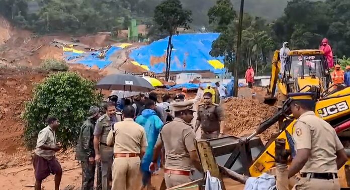 വയനാട് കളളാടിയിലെ മണ്ണിടിച്ചിലില് കാണാതായ ആള്ക്ക് വേണ്ടി ഇന്നും തിരച്ചില് തുടരും വയനാട് കളളാടിയിലെ മണ്ണിടിച്ചിലില് കാണാതായ ആള്ക്ക് വേണ്ടി ഇന്നും തിരച്ചില് തുടരും