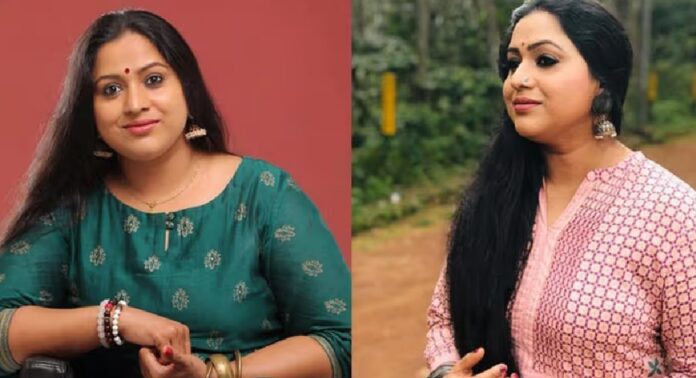 ‘അമ്മ’യിലെ വിവാദങ്ങൾക്കിടെ ജീവിതത്തിലെ പുതിയ അധ്യായത്തിന് തുടക്കമിട്ട് നടി ലക്ഷ്മി പ്രിയ ‘അമ്മ’യിലെ വിവാദങ്ങൾക്കിടെ ജീവിതത്തിലെ പുതിയ അധ്യായത്തിന് തുടക്കമിട്ട് നടി ലക്ഷ്മി പ്രിയ