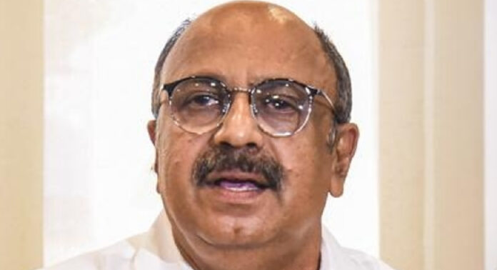 നടന് സിദ്ദിഖിന് ഹൈദരാബാദില് ഷൂട്ടിംഗിന് പോകാന് അനുമതി നടന് സിദ്ദിഖിന് ഹൈദരാബാദില് ഷൂട്ടിംഗിന് പോകാന് അനുമതി