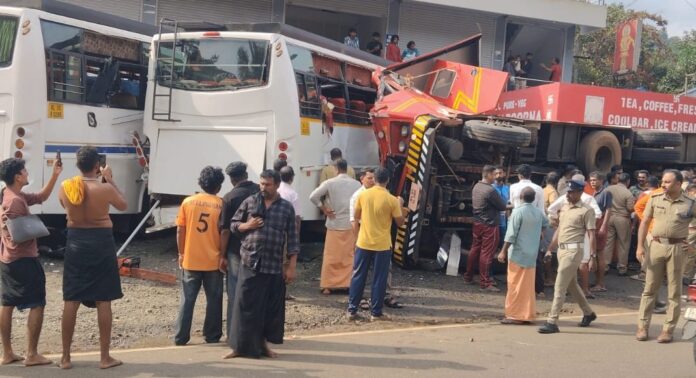 കണമല ഫയർഫോഴ്സ് വാഹനാപകടം ; ബ്രേക്ക് നഷ്ടപ്പെട്ടത് മൂലം കണമല ഫയർഫോഴ്സ് വാഹനാപകടം ; ബ്രേക്ക് നഷ്ടപ്പെട്ടത് മൂലം