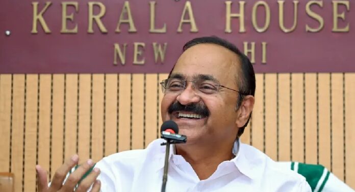 ‘ചിലരെ രഹസ്യമായി കാണേണ്ടി വരും’ ; ഹെലികോപ്റ്റർ വിവാദത്തിൽ പുതിയ വിശദീകരണവുമായി മുഖ്യമന്ത്രി ‘ചിലരെ രഹസ്യമായി കാണേണ്ടി വരും’ ; ഹെലികോപ്റ്റർ വിവാദത്തിൽ പുതിയ വിശദീകരണവുമായി മുഖ്യമന്ത്രി