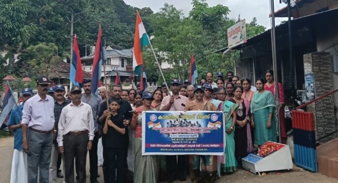 കാർഗിൽ വിജയ് ദിവസ് : വീര ജവാന്മാർക്ക് ആദരമർപ്പിച്ച് കേരള സ്റ്റേറ്റ് എക്സ് സർവീസ് ലീഗ് കാർഗിൽ വിജയ് ദിവസ് : വീര ജവാന്മാർക്ക് ആദരമർപ്പിച്ച് കേരള സ്റ്റേറ്റ് എക്സ് സർവീസ് ലീഗ്