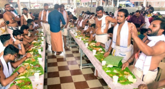പള്ളിയോടങ്ങളെ വരവേൽക്കാൻ ആറന്മുള ഒരുങ്ങി ; വള്ളസദ്യക്ക് ഇന്ന് തുടക്കം പള്ളിയോടങ്ങളെ വരവേൽക്കാൻ ആറന്മുള ഒരുങ്ങി ; വള്ളസദ്യക്ക് ഇന്ന് തുടക്കം