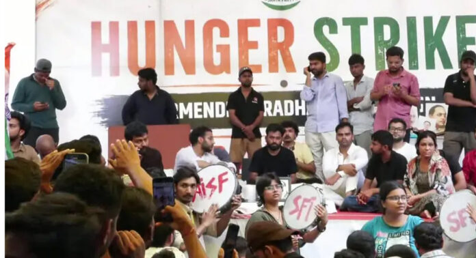 വാങ്ചുക്കിന്റെ അറസ്റ്റ് ; നിരാഹാര സമരം ആരംഭിച്ച് സി. ജെ. പി. സ്ഥാപകൻ അഭിജീത് ദീപ്കെ വാങ്ചുക്കിന്റെ അറസ്റ്റ് ; നിരാഹാര സമരം ആരംഭിച്ച് സി. ജെ. പി. സ്ഥാപകൻ അഭിജീത് ദീപ്കെ