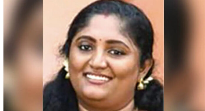 സ്വർണപ്പണയ സ്ഥാപനത്തിലെ തിരിമറി : ജീവനക്കാരികൾ ആത്മഹത്യയ്ക്ക് ശ്രമിച്ചു ; ഒരാൾ മരിച്ചു സ്വർണപ്പണയ സ്ഥാപനത്തിലെ തിരിമറി : ജീവനക്കാരികൾ ആത്മഹത്യയ്ക്ക് ശ്രമിച്ചു ; ഒരാൾ മരിച്ചു
