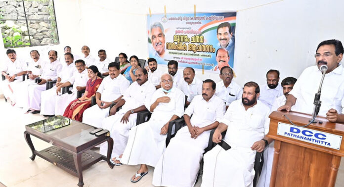 ഉമ്മന്ചാണ്ടി ജനഹൃദയങ്ങളില് ഇപ്പോഴും ജീവിക്കുന്ന നേതാവ് : ആന്റോ ആന്റണി എം.പി ഉമ്മന്ചാണ്ടി ജനഹൃദയങ്ങളില് ഇപ്പോഴും ജീവിക്കുന്ന നേതാവ് : ആന്റോ ആന്റണി എം.പി
