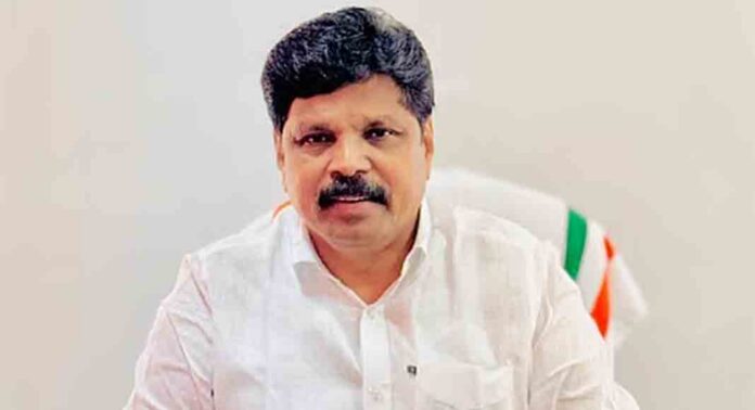 പഞ്ചായത്ത് ഫണ്ടുകൾ വെട്ടിക്കുറച്ചത് മുൻ മന്ത്രി, ഫണ്ട് കൊടുക്കാതെ പ്രവർത്തനം മുടക്കി ; എംബി രാജേഷിന് എതിരെ മന്ത്രി എ പി അനിൽകുമാർ പഞ്ചായത്ത് ഫണ്ടുകൾ വെട്ടിക്കുറച്ചത് മുൻ മന്ത്രി, ഫണ്ട് കൊടുക്കാതെ പ്രവർത്തനം മുടക്കി ; എംബി രാജേഷിന് എതിരെ മന്ത്രി എ പി അനിൽകുമാർ