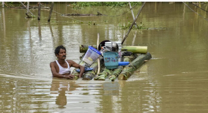 ആസാമിൽ കനത്ത മഴ : 810 ഗ്രാമങ്ങൾ വെള്ളത്തിനടിയിൽ ; മരണസംഖ്യ 62 ആയി, സാഹചര്യം വിലയിരുത്തി പ്രധാനമന്ത്രി ആസാമിൽ കനത്ത മഴ : 810 ഗ്രാമങ്ങൾ വെള്ളത്തിനടിയിൽ ; മരണസംഖ്യ 62 ആയി, സാഹചര്യം വിലയിരുത്തി പ്രധാനമന്ത്രി