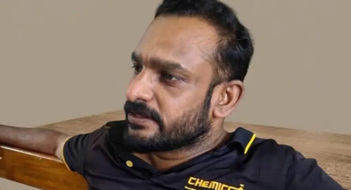 ഹൈവേ പട്രോളിങ്ങിനിടെ പോലീസുകാരെ ആക്രമിച്ചു ; യുവാവ് റിമാൻഡിൽ ഹൈവേ പട്രോളിങ്ങിനിടെ പോലീസുകാരെ ആക്രമിച്ചു ; യുവാവ് റിമാൻഡിൽ