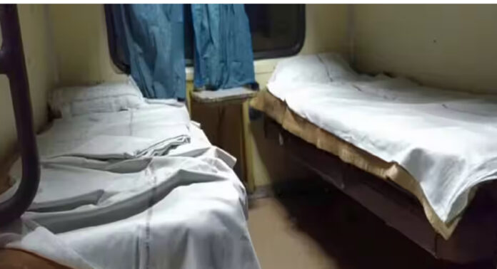ട്രെയിനിലെ ബെഡ്ഷീറ്റ് വർഷംതോറും മാറ്റണമെന്ന് റെയിൽവേ ; കറ കളയാൻ നിർമിതബുദ്ധിയുടെ സഹായം ട്രെയിനിലെ ബെഡ്ഷീറ്റ് വർഷംതോറും മാറ്റണമെന്ന് റെയിൽവേ ; കറ കളയാൻ നിർമിതബുദ്ധിയുടെ സഹായം
