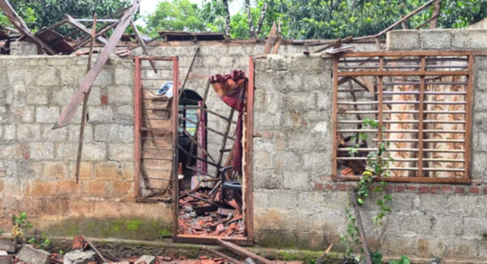 ശക്തമായ മഴയില് ചെങ്ങറ സമരഭൂമിയില് വീടിന്റെ മേല്ക്കൂര തകര്ന്നു വീണു ; 4 പേര്ക്ക് ഗുരുതര പരിക്ക് ശക്തമായ മഴയില് ചെങ്ങറ സമരഭൂമിയില് വീടിന്റെ മേല്ക്കൂര തകര്ന്നു വീണു ; 4 പേര്ക്ക് ഗുരുതര പരിക്ക്