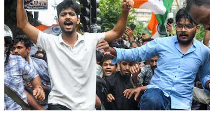 രാജ്യത്തിന്റെ ഭാവി യുവജനങ്ങളുടെ കൈകളിൽ; വിദ്യാർത്ഥി പ്രക്ഷോഭത്തിൽ നിലപാട് വ്യക്തമാക്കി സച്ചിൻ ടെണ്ടുൽക്കർ രാജ്യത്തിന്റെ ഭാവി യുവജനങ്ങളുടെ കൈകളിൽ; വിദ്യാർത്ഥി പ്രക്ഷോഭത്തിൽ നിലപാട് വ്യക്തമാക്കി സച്ചിൻ ടെണ്ടുൽക്കർ