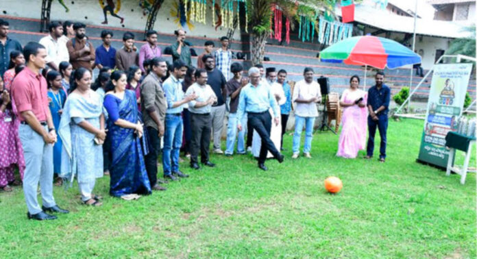 ജില്ലാ ശുചിത്വമിഷന് ബിന്വിന് ഗോള് ചലഞ്ചിന് തുടക്കമായി ജില്ലാ ശുചിത്വമിഷന് ബിന്വിന് ഗോള് ചലഞ്ചിന് തുടക്കമായി