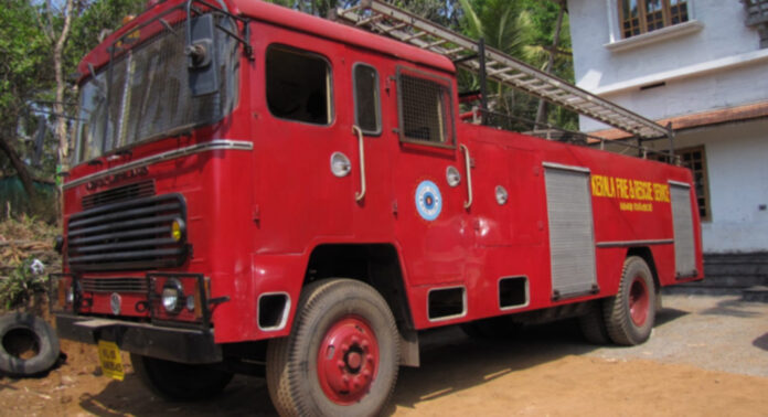 കിണറ്റില് അകപ്പെട്ട വൃദ്ധ മാതാവിന് രക്ഷകരായി പത്തനംതിട്ട ഫയര് ഫോഴ്സ് കിണറ്റില് അകപ്പെട്ട വൃദ്ധ മാതാവിന് രക്ഷകരായി പത്തനംതിട്ട ഫയര് ഫോഴ്സ്