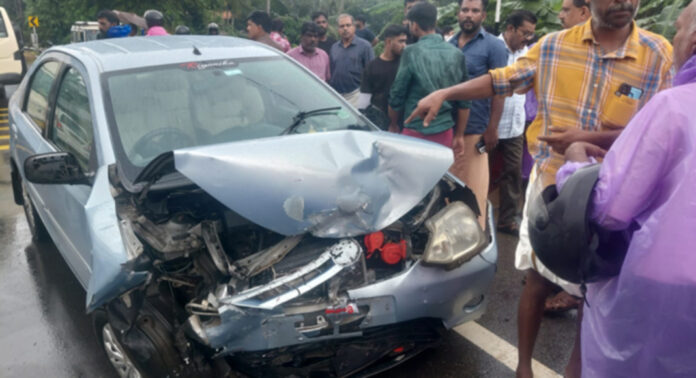 കലഞ്ഞൂര് വലിയ പള്ളിക്ക് സമീപം കാറുകള് കൂട്ടിയിടിച്ച് അപകടം ; രണ്ട് പേര്ക്ക് പരിക്ക് കലഞ്ഞൂര് വലിയ പള്ളിക്ക് സമീപം കാറുകള് കൂട്ടിയിടിച്ച് അപകടം ; രണ്ട് പേര്ക്ക് പരിക്ക്