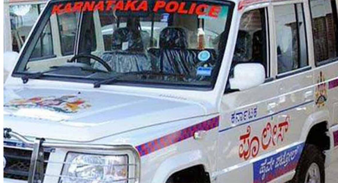 സ്വന്തമായി റേഷൻകാർഡും വോട്ടർ ഐ.ഡി.യും : പാക് പൗരത്വമുള്ള അമ്മയും മകനും കർണാടകയിൽ അറസ്റ്റിൽ സ്വന്തമായി റേഷൻകാർഡും വോട്ടർ ഐ.ഡി.യും : പാക് പൗരത്വമുള്ള അമ്മയും മകനും കർണാടകയിൽ അറസ്റ്റിൽ
