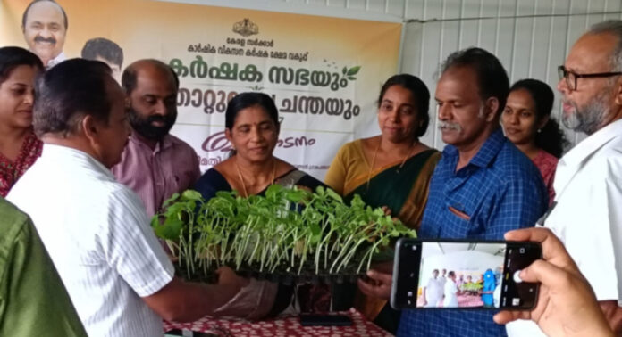 കോട്ടാങ്ങൽ ഗ്രാമപഞ്ചായത്തിന്റെയും കോട്ടാങ്ങൽ കൃഷിഭവന്റെയും സംയുക്താഭിമുഖ്യത്തിൽ കർഷക സഭയും ഞാറ്റുവേല ചന്തയും സംഘടിപ്പിച്ചു കോട്ടാങ്ങൽ ഗ്രാമപഞ്ചായത്തിന്റെയും കോട്ടാങ്ങൽ കൃഷിഭവന്റെയും സംയുക്താഭിമുഖ്യത്തിൽ കർഷക സഭയും ഞാറ്റുവേല ചന്തയും സംഘടിപ്പിച്ചു