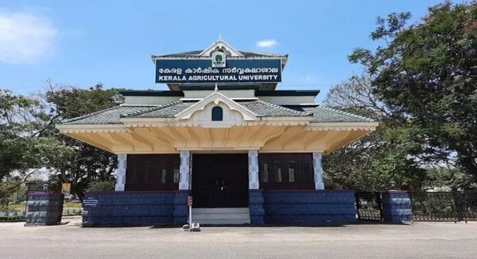 കാർഷിക സർവകലാശാലയിലെ കോളജുകളിൽ ഡി.ജെ. പരിപാടികൾ നടത്തരുതെന്ന ഉത്തരവ് കീറിയെറിഞ്ഞ് യൂണിയൻ ചെയർമാൻ കാർഷിക സർവകലാശാലയിലെ കോളജുകളിൽ ഡി.ജെ. പരിപാടികൾ നടത്തരുതെന്ന ഉത്തരവ് കീറിയെറിഞ്ഞ് യൂണിയൻ ചെയർമാൻ