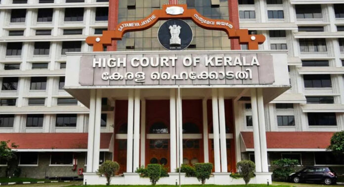സ്വകാര്യഭൂമിയിലെ ധാതുക്കളുടെ ഉടമസ്ഥാവകാശം സർക്കാരിൽ നിക്ഷിപ്തമാക്കിയത് ഭരണഘടനാവിരുദ്ധം : ഹൈക്കോടതി സ്വകാര്യഭൂമിയിലെ ധാതുക്കളുടെ ഉടമസ്ഥാവകാശം സർക്കാരിൽ നിക്ഷിപ്തമാക്കിയത് ഭരണഘടനാവിരുദ്ധം : ഹൈക്കോടതി