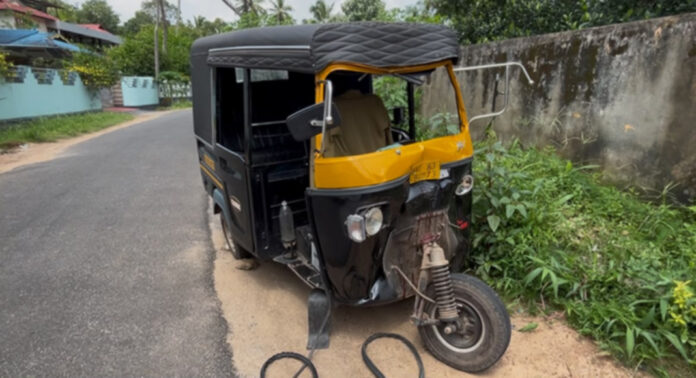 കൂടല് സ്റ്റേഡിയം ജംഗ്ഷനില് ഓട്ടോറിക്ഷയും ബുള്ളറ്റും കൂട്ടിയിടിച്ചു ; മൂന്നുപേര്ക്ക് ഗുരുതര പരിക്ക് കൂടല് സ്റ്റേഡിയം ജംഗ്ഷനില് ഓട്ടോറിക്ഷയും ബുള്ളറ്റും കൂട്ടിയിടിച്ചു ; മൂന്നുപേര്ക്ക് ഗുരുതര പരിക്ക്
