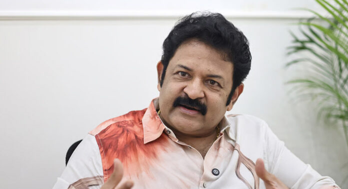 ‘മലയാള സിനിമയില് മട്ടാഞ്ചേരി ലോബികൾ പ്രവർത്തിക്കുന്നുണ്ട്’ ; നടന് കൃഷ്ണകുമാര് ‘മലയാള സിനിമയില് മട്ടാഞ്ചേരി ലോബികൾ പ്രവർത്തിക്കുന്നുണ്ട്’ ; നടന് കൃഷ്ണകുമാര്