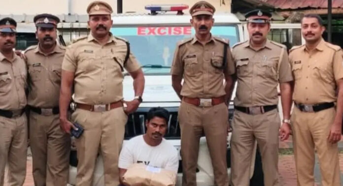ഓപ്പറേഷൻ തണ്ടർ : ഒഡീഷയിൽ നിന്ന് കഞ്ചാവ് എത്തിച്ച് വില്പന ; ബംഗാൾ സ്വദേശി കുറവിലങ്ങാടിൽ പിടിയിലായി ഓപ്പറേഷൻ തണ്ടർ : ഒഡീഷയിൽ നിന്ന് കഞ്ചാവ് എത്തിച്ച് വില്പന ; ബംഗാൾ സ്വദേശി കുറവിലങ്ങാടിൽ പിടിയിലായി