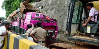 കുറ്റിപ്പുറത്ത് ദേശീയപാതയിലെ സ്വകാര്യ ബസ് അപകടം അന്വേഷിക്കാൻ പ്രത്യേക സംഘം