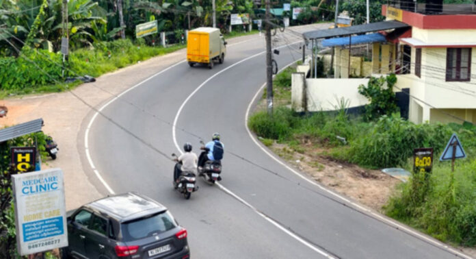 മല്ലപ്പള്ളി വലിയപാലത്തിന് സമീപത്തെ കൊടും വളവ് അപകട ഭീഷണിയാകുന്നു മല്ലപ്പള്ളി വലിയപാലത്തിന് സമീപത്തെ കൊടും വളവ് അപകട ഭീഷണിയാകുന്നു