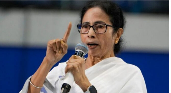 ‘എന്നെ കൊല്ലാതെ നിങ്ങൾക്ക് എന്നെ തടയാനാകില്ല’ ; വിമതരെ ‘വഞ്ചകർ’ എന്ന് വിളിച്ച് മമത ബാനർജി ‘എന്നെ കൊല്ലാതെ നിങ്ങൾക്ക് എന്നെ തടയാനാകില്ല’ ; വിമതരെ ‘വഞ്ചകർ’ എന്ന് വിളിച്ച് മമത ബാനർജി
