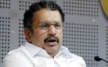 മൊബൈൽ വെളിച്ചത്തിൽ ചികിത്സ നൽകിയതിൽ അന്വേഷണം : കെ മുരളീധരൻ
