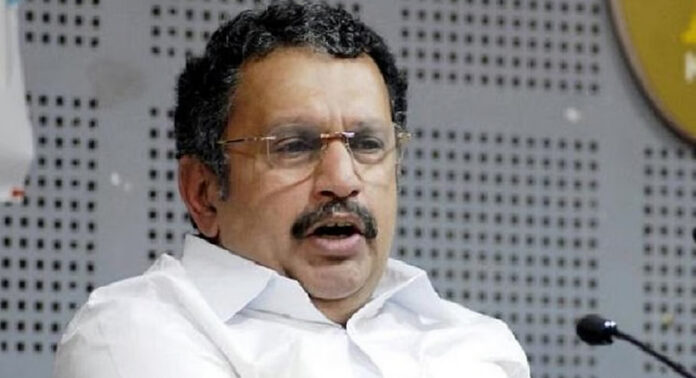 മൊബൈൽ വെളിച്ചത്തിൽ ചികിത്സ നൽകിയതിൽ അന്വേഷണം : കെ മുരളീധരൻ മൊബൈൽ വെളിച്ചത്തിൽ ചികിത്സ നൽകിയതിൽ അന്വേഷണം : കെ മുരളീധരൻ