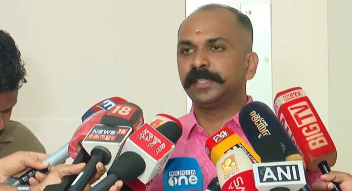 ബിജെപിക്ക് എതിരെ ഗുരുതര ആരോപണവുമായി തൃശ്ശൂർ ജില്ലാ മുൻ ഓഫീസ് സെക്രട്ടറി പി അക്ഷയ് ബിജെപിക്ക് എതിരെ ഗുരുതര ആരോപണവുമായി തൃശ്ശൂർ ജില്ലാ മുൻ ഓഫീസ് സെക്രട്ടറി പി അക്ഷയ്