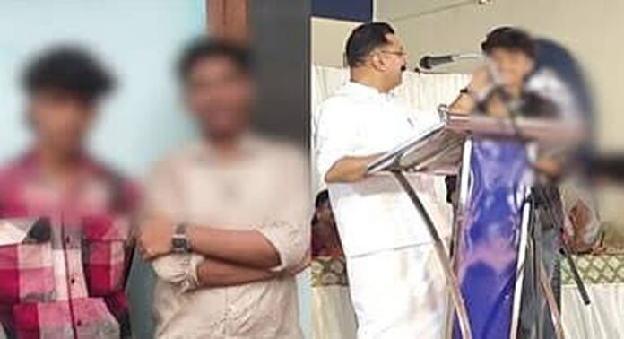 അനുമോദന വേദിയിൽ വിദ്യാർത്ഥികളെ അപമാനിച്ച സംഭവം വിവാദമായതോടെ പ്രതികരണവുമായി വിദ്യാർത്ഥികൾ അനുമോദന വേദിയിൽ വിദ്യാർത്ഥികളെ അപമാനിച്ച സംഭവം വിവാദമായതോടെ പ്രതികരണവുമായി വിദ്യാർത്ഥികൾ