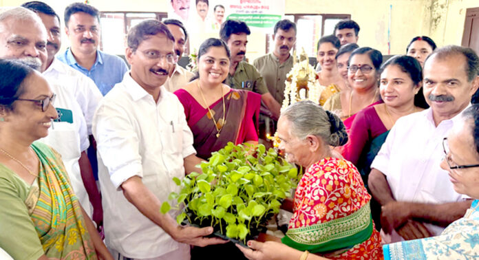ഓണക്കാലത്ത് വിഷമുക്ത പച്ചക്കറി വിതരണം ഉറപ്പാക്കണം : പഴകുളം മധു എം.എൽ.എ ഓണക്കാലത്ത് വിഷമുക്ത പച്ചക്കറി വിതരണം ഉറപ്പാക്കണം : പഴകുളം മധു എം.എൽ.എ