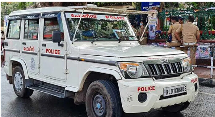 ലോകകപ്പ് സെമിക്കിടയിലെ വൈദ്യുതി മുടക്കം; കെഎസ്ഇബി ഓഫീസ് ആക്രമിച്ച അഞ്ച് പ്രതികൾ അറസ്റ്റിൽ ലോകകപ്പ് സെമിക്കിടയിലെ വൈദ്യുതി മുടക്കം; കെഎസ്ഇബി ഓഫീസ് ആക്രമിച്ച അഞ്ച് പ്രതികൾ അറസ്റ്റിൽ