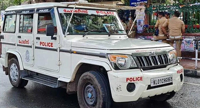 മക്കൾക്ക് വിഷം നൽകിയ ശേഷം ആത്മഹത്യയ്ക്ക് ശ്രമിച്ച പിതാവ് കസ്റ്റഡിയിൽ നിന്ന് രക്ഷപ്പെട്ടു മക്കൾക്ക് വിഷം നൽകിയ ശേഷം ആത്മഹത്യയ്ക്ക് ശ്രമിച്ച പിതാവ് കസ്റ്റഡിയിൽ നിന്ന് രക്ഷപ്പെട്ടു