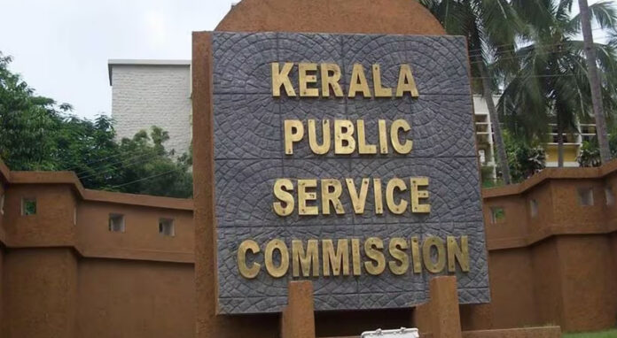 പിഎസ്സി വിവാദങ്ങളിൽ സംസ്ഥാന സർക്കാരിന് കടുത്ത അതൃപ്തി ; നാളെ മന്ത്രിസഭ യോഗം പിഎസ്സി വിവാദങ്ങളിൽ സംസ്ഥാന സർക്കാരിന് കടുത്ത അതൃപ്തി ; നാളെ മന്ത്രിസഭ യോഗം