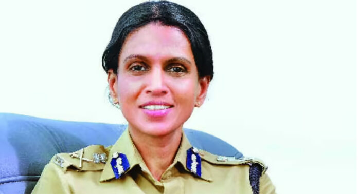 കൊല്ലങ്കോട് പെൺകുട്ടിയുടെ മരണം : ആർ. ശ്രീലേഖക്കെതിരേ ആരോപണവുമായി കുടുംബം കൊല്ലങ്കോട് പെൺകുട്ടിയുടെ മരണം : ആർ. ശ്രീലേഖക്കെതിരേ ആരോപണവുമായി കുടുംബം