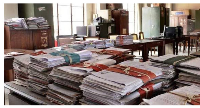 റവന്യൂവകുപ്പിൽ സ്ഥലംമാറ്റം നടന്നില്ല ; സ്ഥാനക്കയറ്റമില്ലാതെ നൂറോളം ജീവനക്കാർ വിരമിച്ചു റവന്യൂവകുപ്പിൽ സ്ഥലംമാറ്റം നടന്നില്ല ; സ്ഥാനക്കയറ്റമില്ലാതെ നൂറോളം ജീവനക്കാർ വിരമിച്ചു