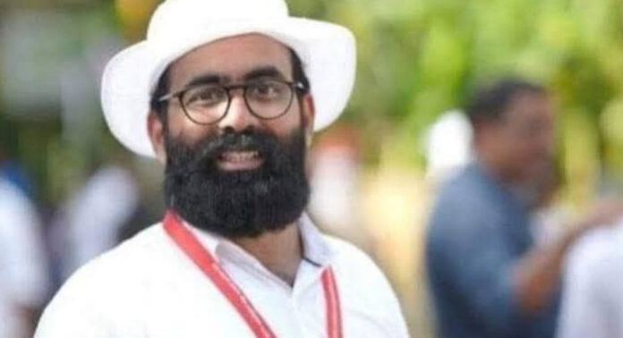 കാഫിര് സ്ക്രീന്ഷോട്ട് കേസ് : റിബേഷ് രാമകൃഷ്ണന് ചോദ്യം ചെയ്യലിന് ഹാജരാകാന് നോട്ടീസ് കാഫിര് സ്ക്രീന്ഷോട്ട് കേസ് : റിബേഷ് രാമകൃഷ്ണന് ചോദ്യം ചെയ്യലിന് ഹാജരാകാന് നോട്ടീസ്