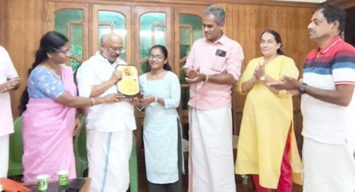 പോസ്റ്റ് ഗ്രാജുവേറ്റ് ഫോറൻസിക് സയൻസിൽ ഉന്നതവിജയം നേടിയ റിയ ടി.റെജിയെ വടശ്ശേരിക്കര ഇടത്തറ പൗരാവലി അനുമോദിച്ചു പോസ്റ്റ് ഗ്രാജുവേറ്റ് ഫോറൻസിക് സയൻസിൽ ഉന്നതവിജയം നേടിയ റിയ ടി.റെജിയെ വടശ്ശേരിക്കര ഇടത്തറ പൗരാവലി അനുമോദിച്ചു
