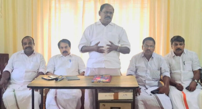 സഹകരണ സ്ഥാപനങ്ങളിലെ നിക്ഷേപം തിരിച്ച് നല്കണം : പ്രൊഫ. സതീഷ് കൊച്ചുപറമ്പില് സഹകരണ സ്ഥാപനങ്ങളിലെ നിക്ഷേപം തിരിച്ച് നല്കണം : പ്രൊഫ. സതീഷ് കൊച്ചുപറമ്പില്