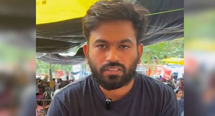 പോലീസ് കസ്റ്റഡിയിൽ ഉള്ളവരെ കാണാൻ അഭിഭാഷകരെ അനുവദിക്കുന്നില്ലെന്നും കസ്റ്റഡിയിൽ ഉള്ളവരുടെ പട്ടിക നൽകുന്നില്ലെന്നും സിജെപി വക്താവ് സൗരവ് ദാസ് പോലീസ് കസ്റ്റഡിയിൽ ഉള്ളവരെ കാണാൻ അഭിഭാഷകരെ അനുവദിക്കുന്നില്ലെന്നും കസ്റ്റഡിയിൽ ഉള്ളവരുടെ പട്ടിക നൽകുന്നില്ലെന്നും സിജെപി വക്താവ് സൗരവ് ദാസ്