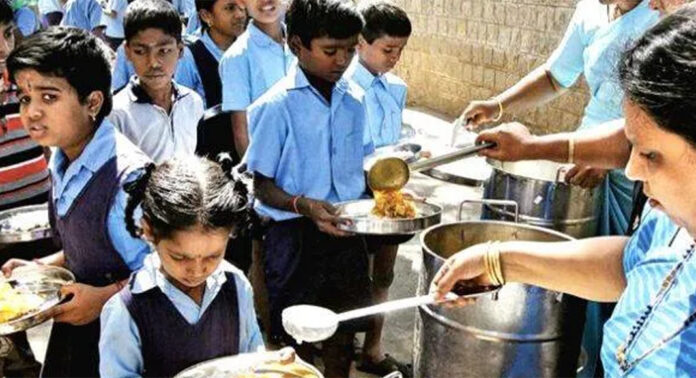 ബിരിയാണി വിളമ്പാൻ ഫണ്ടില്ല ; സ്കൂളുകളിൽ വീണ്ടും ചോറും കറിയും ബിരിയാണി വിളമ്പാൻ ഫണ്ടില്ല ; സ്കൂളുകളിൽ വീണ്ടും ചോറും കറിയും