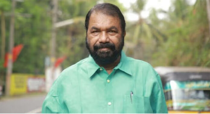 രോഗി മരിച്ച സംഭവം; ഉന്നതരെ രക്ഷിക്കാൻ സെക്യൂരിറ്റി ജീവനക്കാരനെ ബലിയാടാക്കിയെന്ന് വിമർശനം രോഗി മരിച്ച സംഭവം; ഉന്നതരെ രക്ഷിക്കാൻ സെക്യൂരിറ്റി ജീവനക്കാരനെ ബലിയാടാക്കിയെന്ന് വിമർശനം