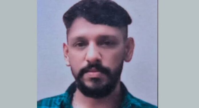 കുണ്ടറ കസ്റ്റഡി മർദ്ദനത്തിൽ നടപടി; സി.പി.ഒ ശ്രീജിത്തിനെ സർവീസിൽ നിന്ന് സസ്പെൻഡ് ചെയ്തു കുണ്ടറ കസ്റ്റഡി മർദ്ദനത്തിൽ നടപടി; സി.പി.ഒ ശ്രീജിത്തിനെ സർവീസിൽ നിന്ന് സസ്പെൻഡ് ചെയ്തു