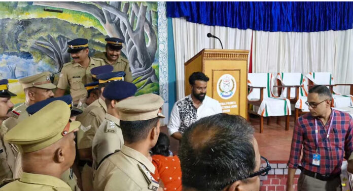 ജയിലിനെ വേദിയാക്കി ; വീണ്ടും തിരുവനന്തപുരം കോർപറേഷൻ കൗൺസിലറായി ആർ.സുഗതൻ സത്യപ്രതിജ്ഞ ചെയ്തു ജയിലിനെ വേദിയാക്കി ; വീണ്ടും തിരുവനന്തപുരം കോർപറേഷൻ കൗൺസിലറായി ആർ.സുഗതൻ സത്യപ്രതിജ്ഞ ചെയ്തു